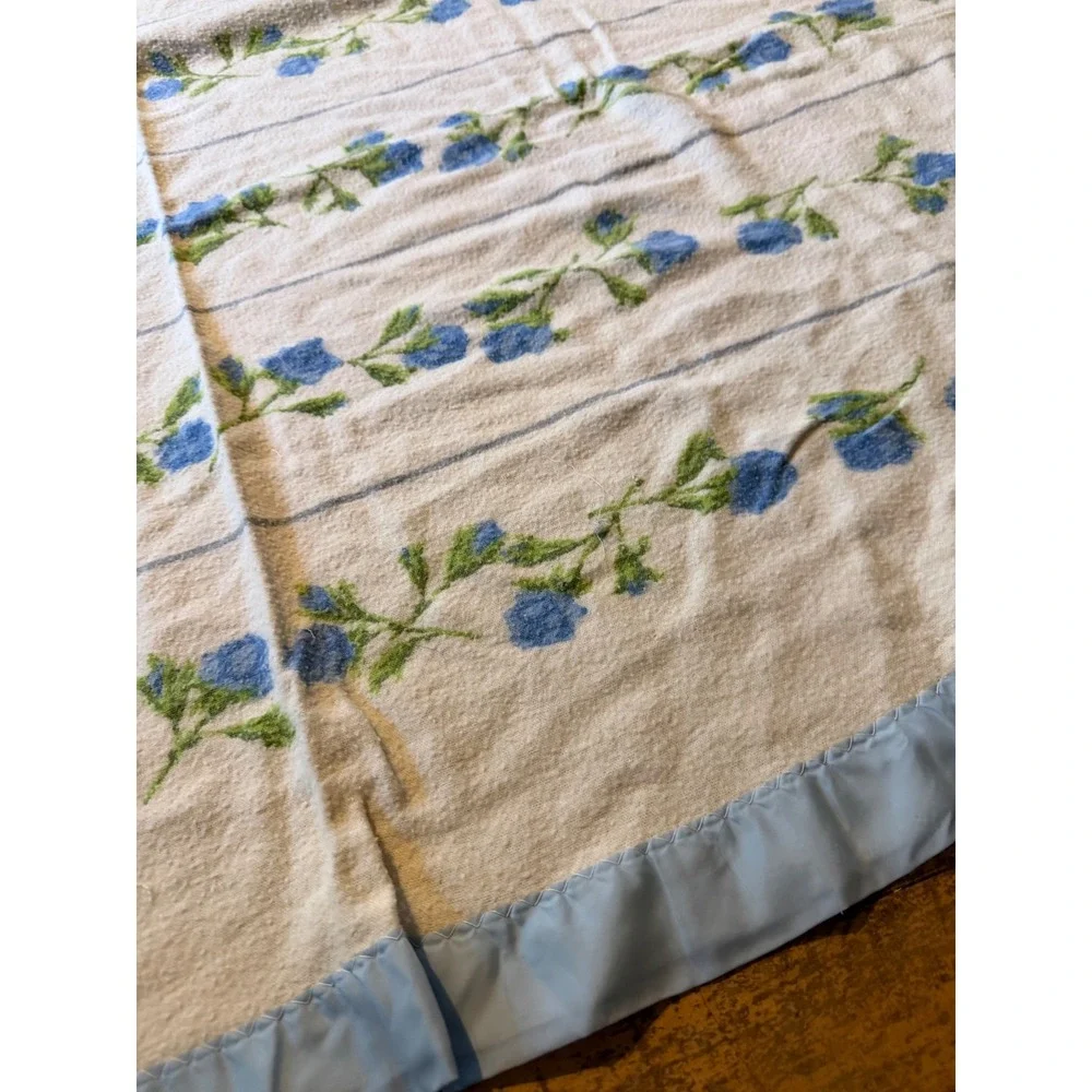 Vintage Chatham Purrey Blanket Blue Rose Floral Satin Trim Thermal cottage 72x86